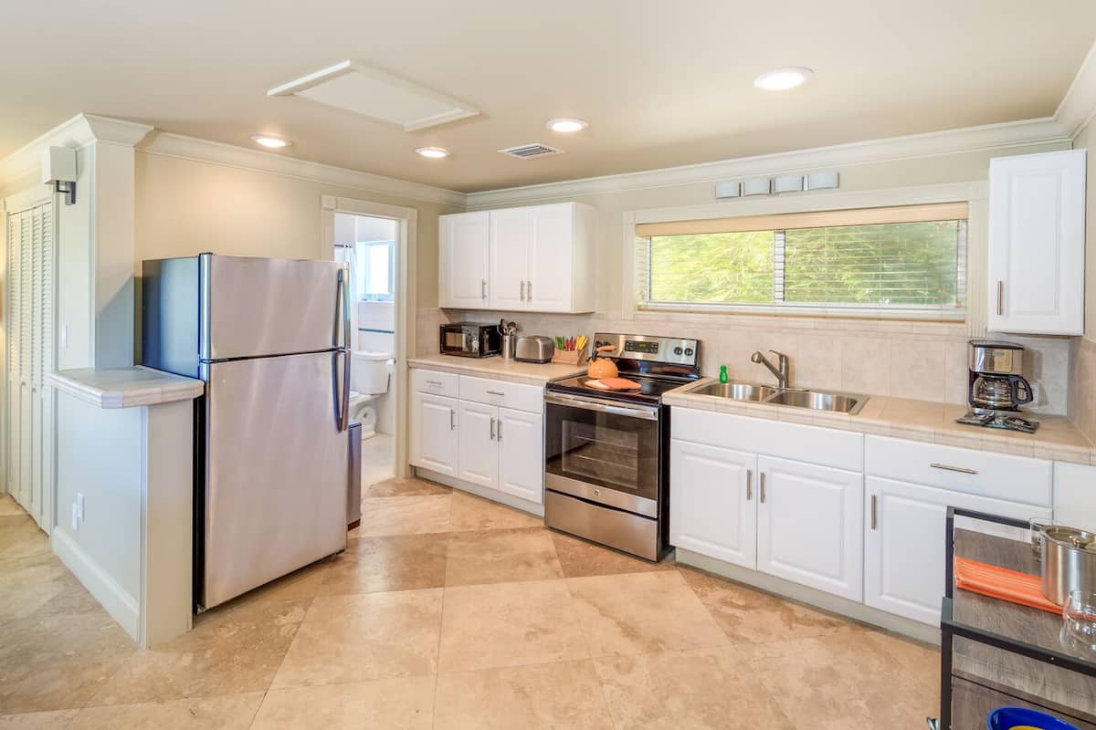 room | private kitchen | fridge, microwave, coffee/tea maker