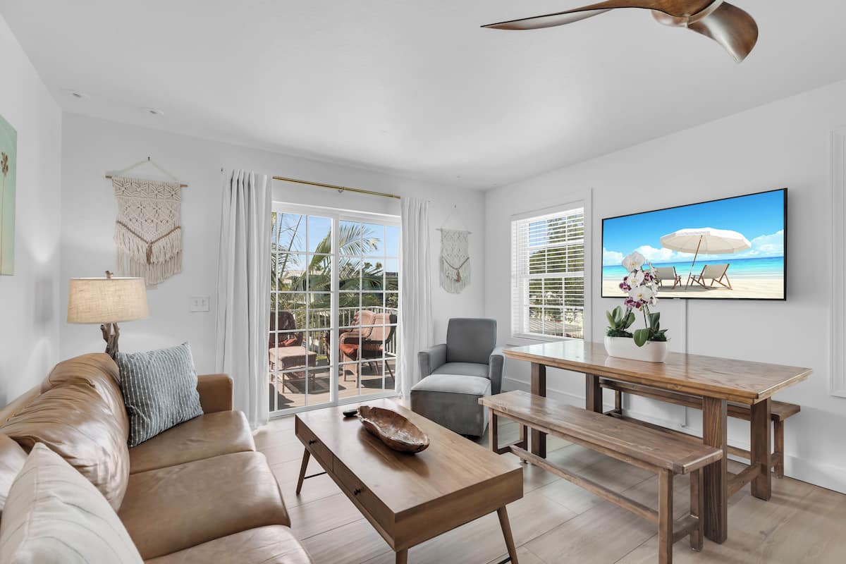 Zane Grey 3 Bedroom 3 Bathroom Townhome (Canal View, Off the Main Property, Non-Smoking) | Living area | 42-inch TV with digital channels