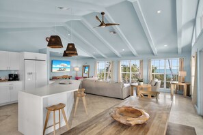 Chambre | Cuisine privée | Réfrigérateur, micro-ondes, cafetière/bouilloire