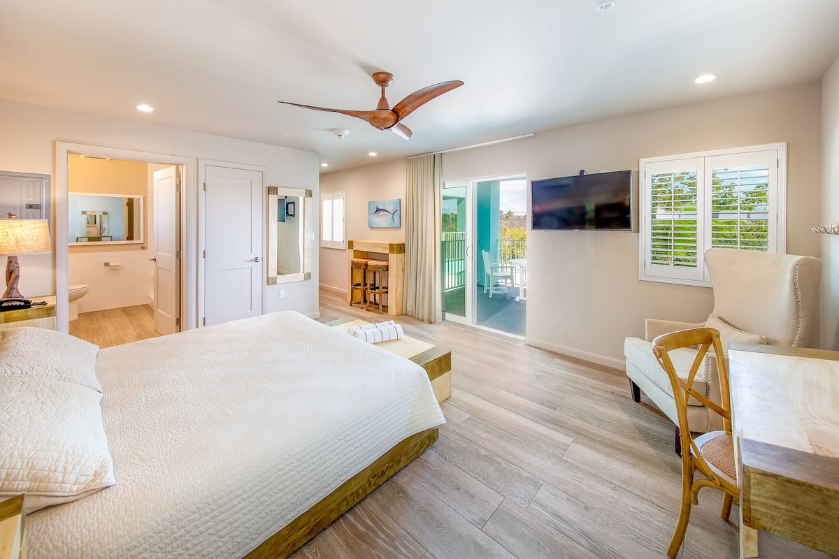 island view studio (off the main property) accessible | 1 bedroom, premium bedding, minibar, in-room safe