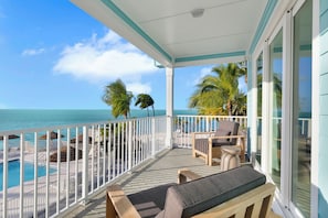 Hibiscus Waterfront 2-Bedroom, Two Bath Master Suite (Brand New) | Terrass/Patio