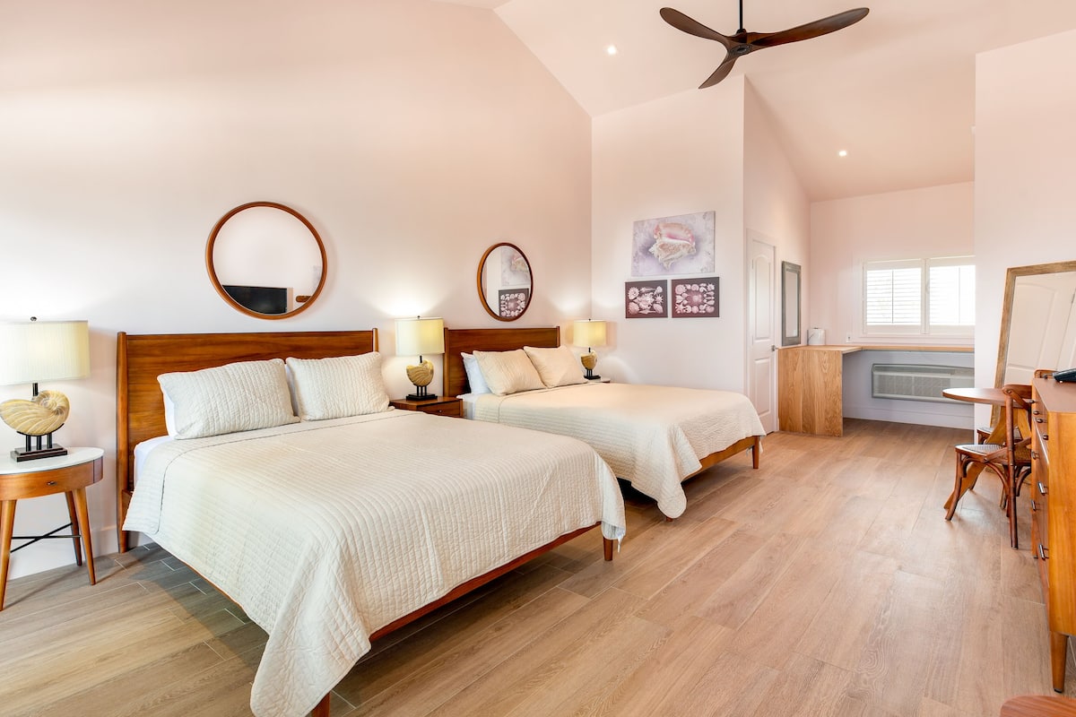 Waterfront Deluxe Room with Two Queen Beds | 1 bedroom, premium bedding, minibar, in-room safe