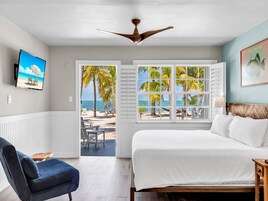 Waterfront Studio with King Bed & Kitchenette | Premium bedding, minibar, in-room safe, desk