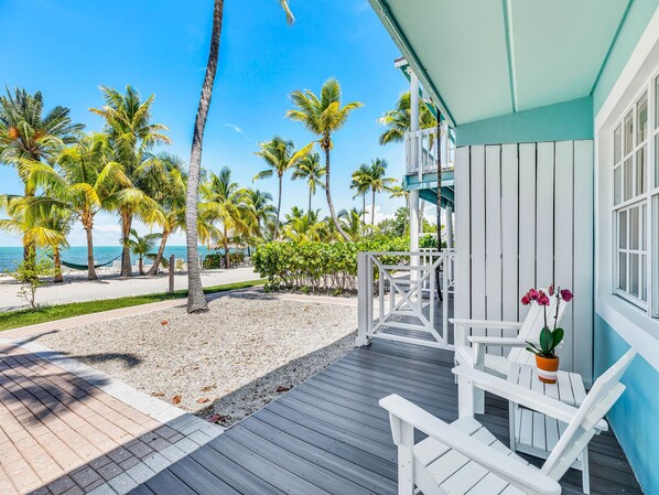 Waterfront Studio with King Bed & Kitchenette | Terrace/patio