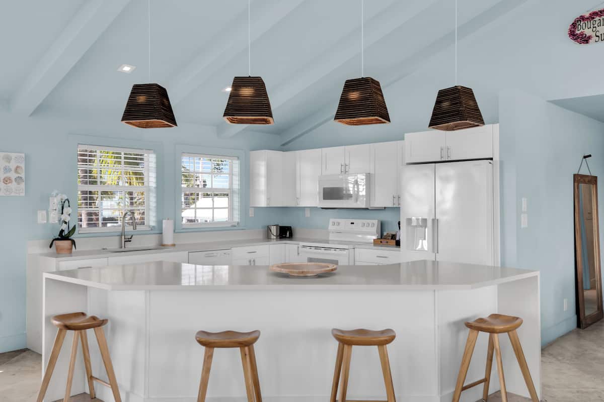 room | private kitchen | fridge, microwave, coffee/tea maker