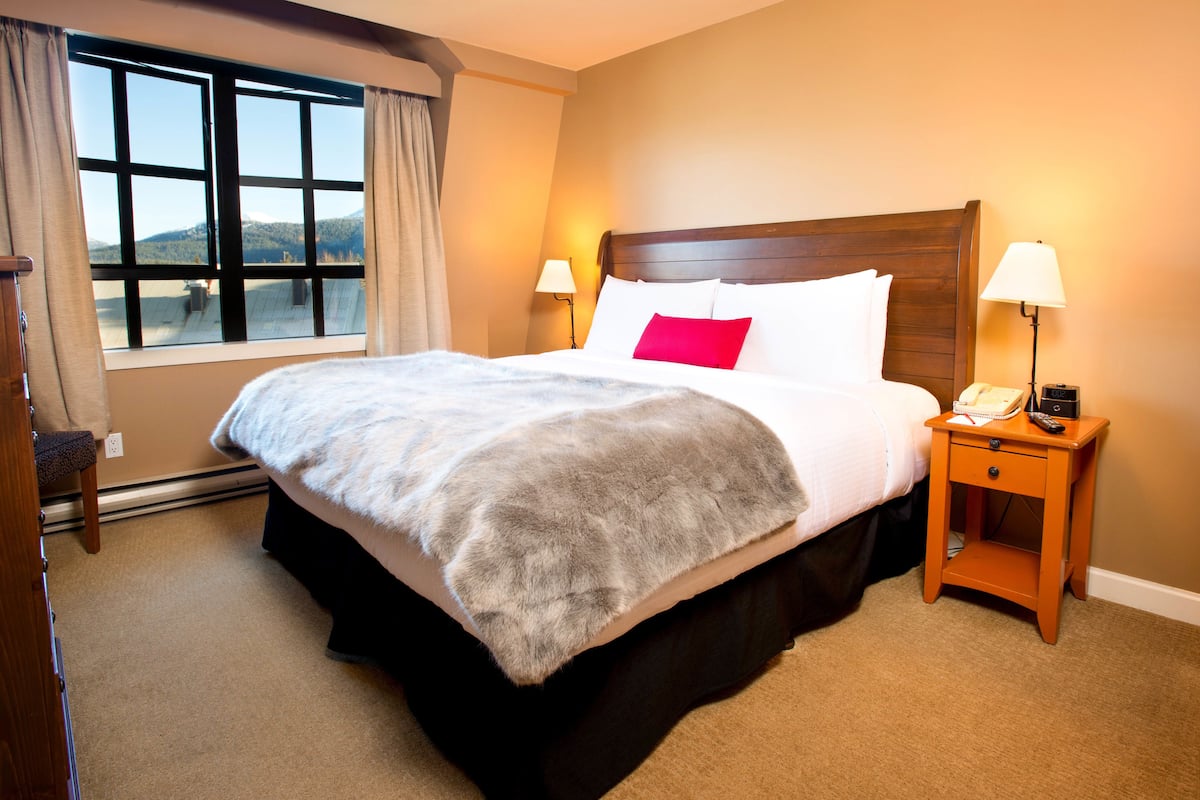 2 bedrooms, premium bedding, down comforters, pillowtop beds