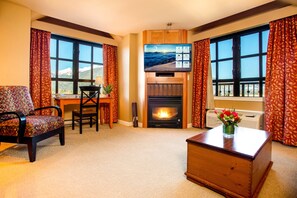 Suite, 1 Bedroom, Valley View | Living room