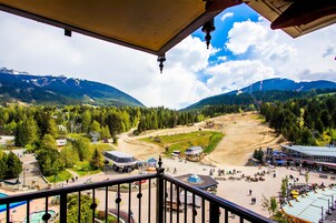 Suite, 1 Schlafzimmer, Bergblick | Hochwertige Bettwaren, Daunenbettdecken, Pillowtop-Betten, Zimmersafe