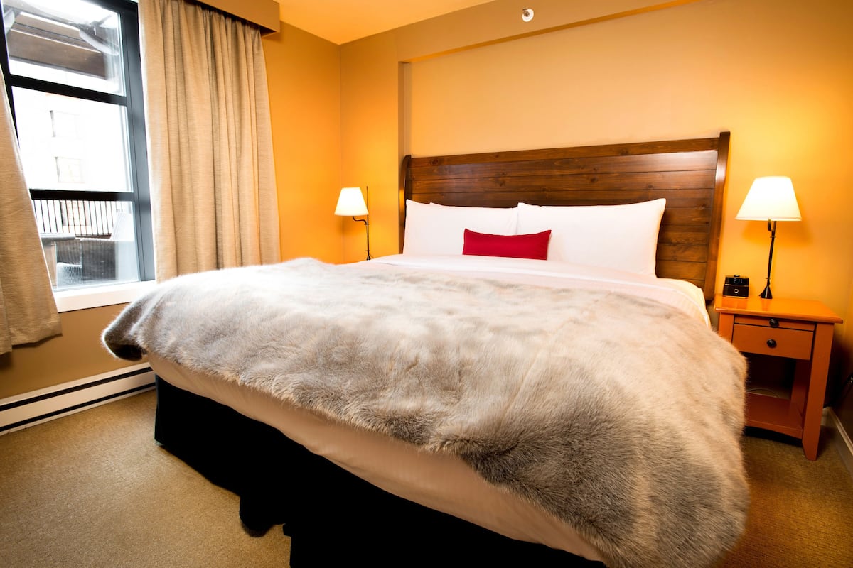 Suite, 1 Bedroom, Hot Tub | 2 bedrooms, premium bedding, down comforters, pillowtop beds