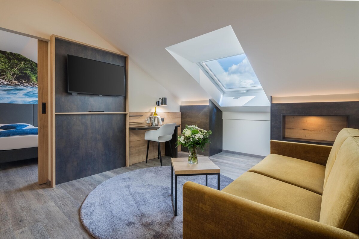 Minibar, coffres-forts dans les chambres, bureau