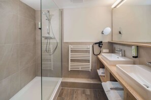 Family Room | Bathroom