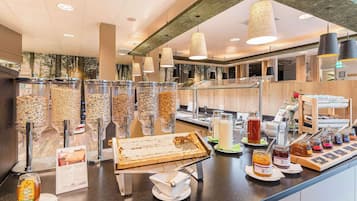 Desayuno buffet (EUR 19 por persona)