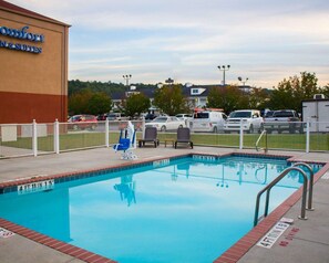 Seasonal outdoor pool, pool umbrellas, sun loungers