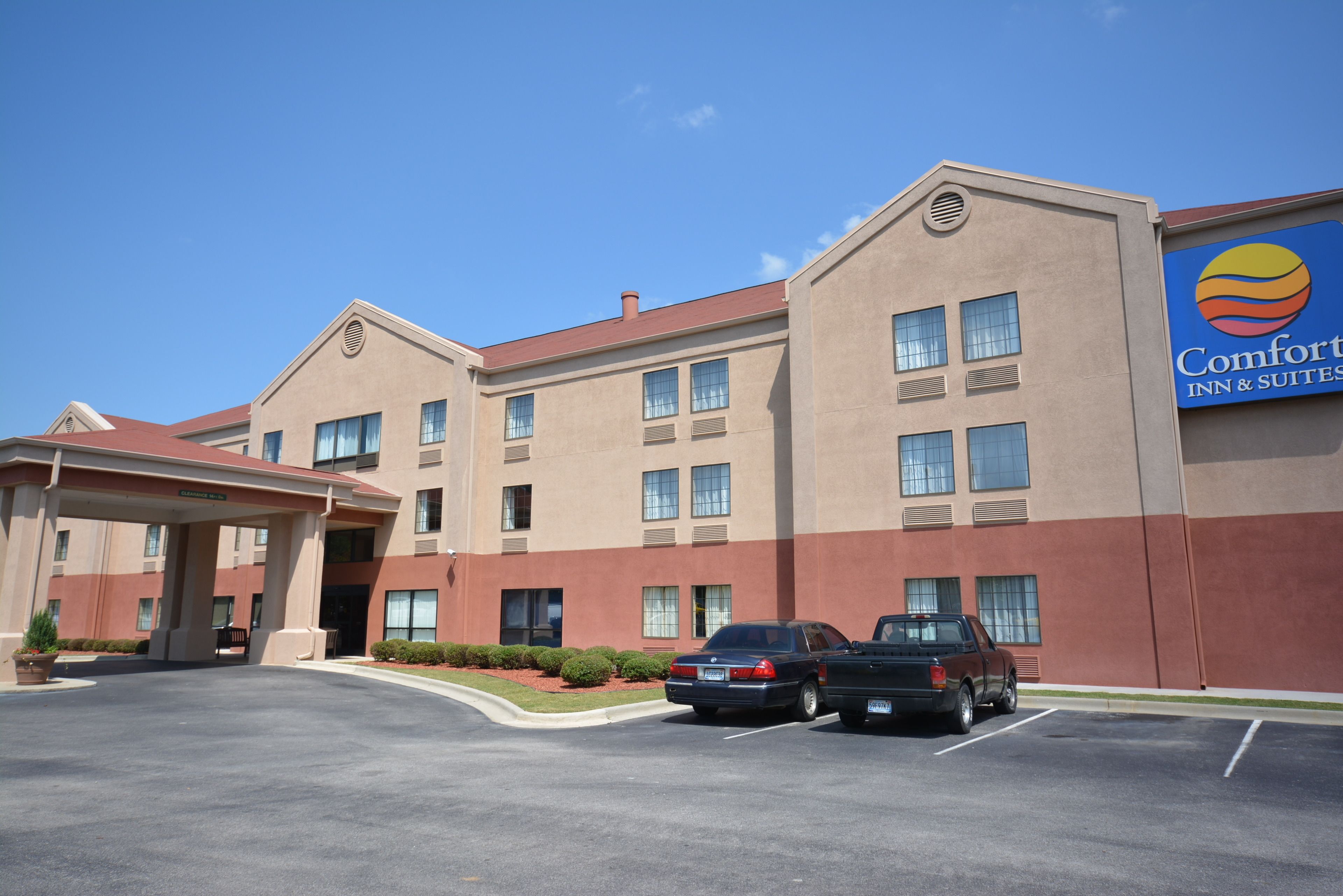 A Comfort Inn & Suites building with a parking lot and a covered entrance.