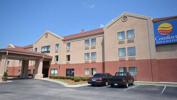 A Comfort Inn & Suites building with a parking lot and a covered entrance.