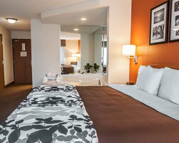 Room, 1 King Bed, Non Smoking | In-room safe, desk, blackout drapes, iron/ironing board