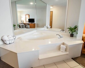 Room, 1 King Bed, Non Smoking | In-room safe, desk, blackout drapes, iron/ironing board
