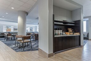 Breakfast area - Fairfield Inn & Suites by Marriott St. John's Newfoundland (St. John's)