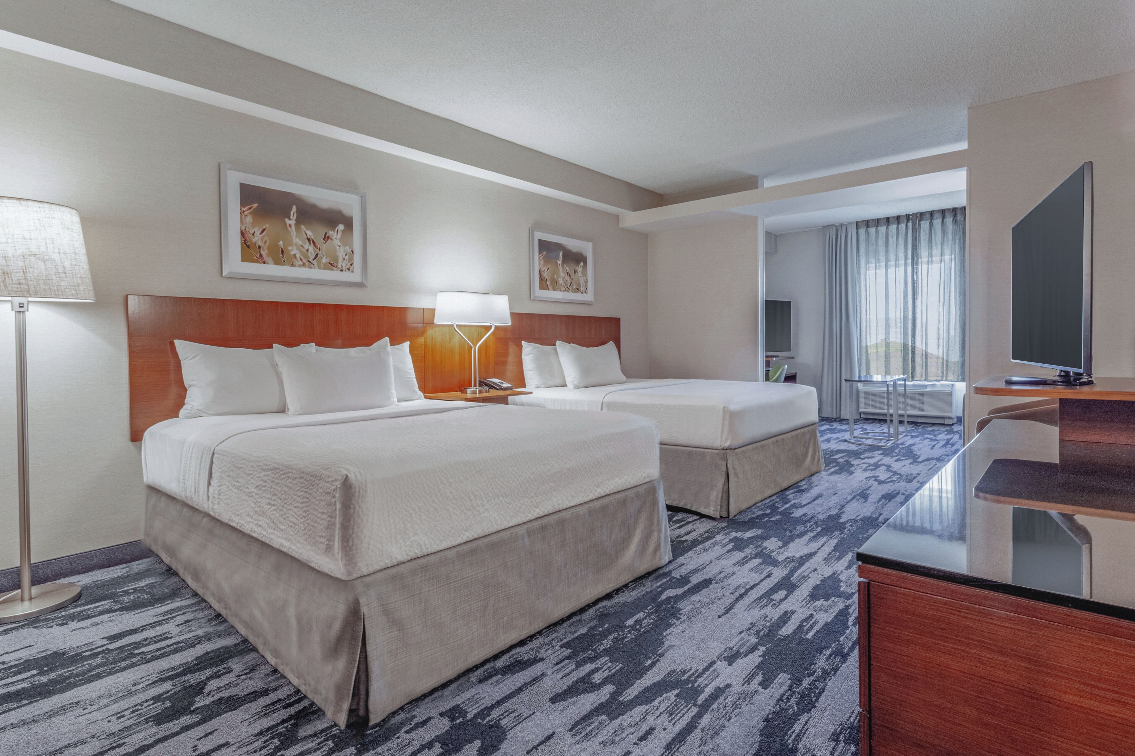 Suite, Beberapa Tempat Tidur (Living Room) | Brankas, meja kerja, tirai kedap cahaya, dan setrika/meja setrika