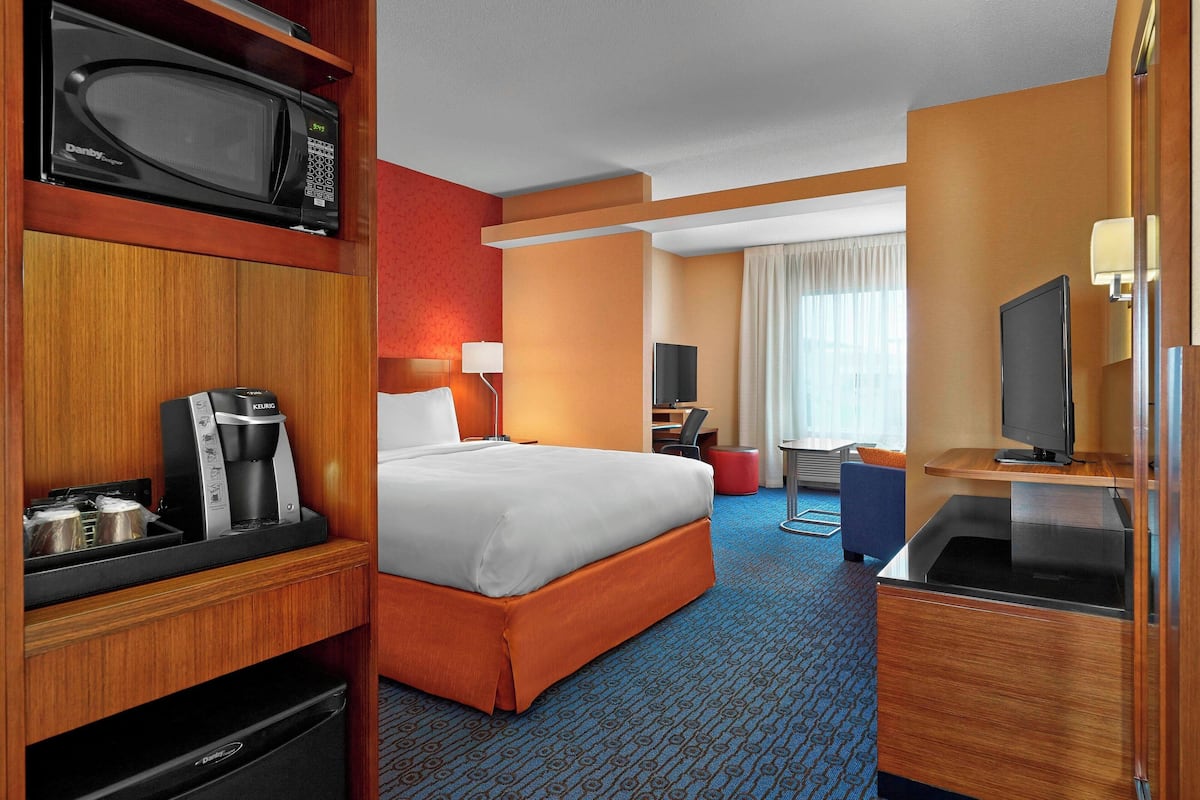 studio, 1 king bed with sofa bed, non smoking | in-room safe, desk, blackout curtains, iron/ironing board