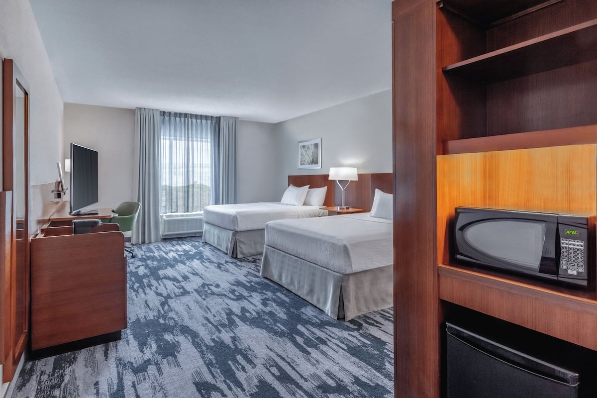 Room, 2 Queen Beds, Mobility Accessible (Accessible Bathtub)