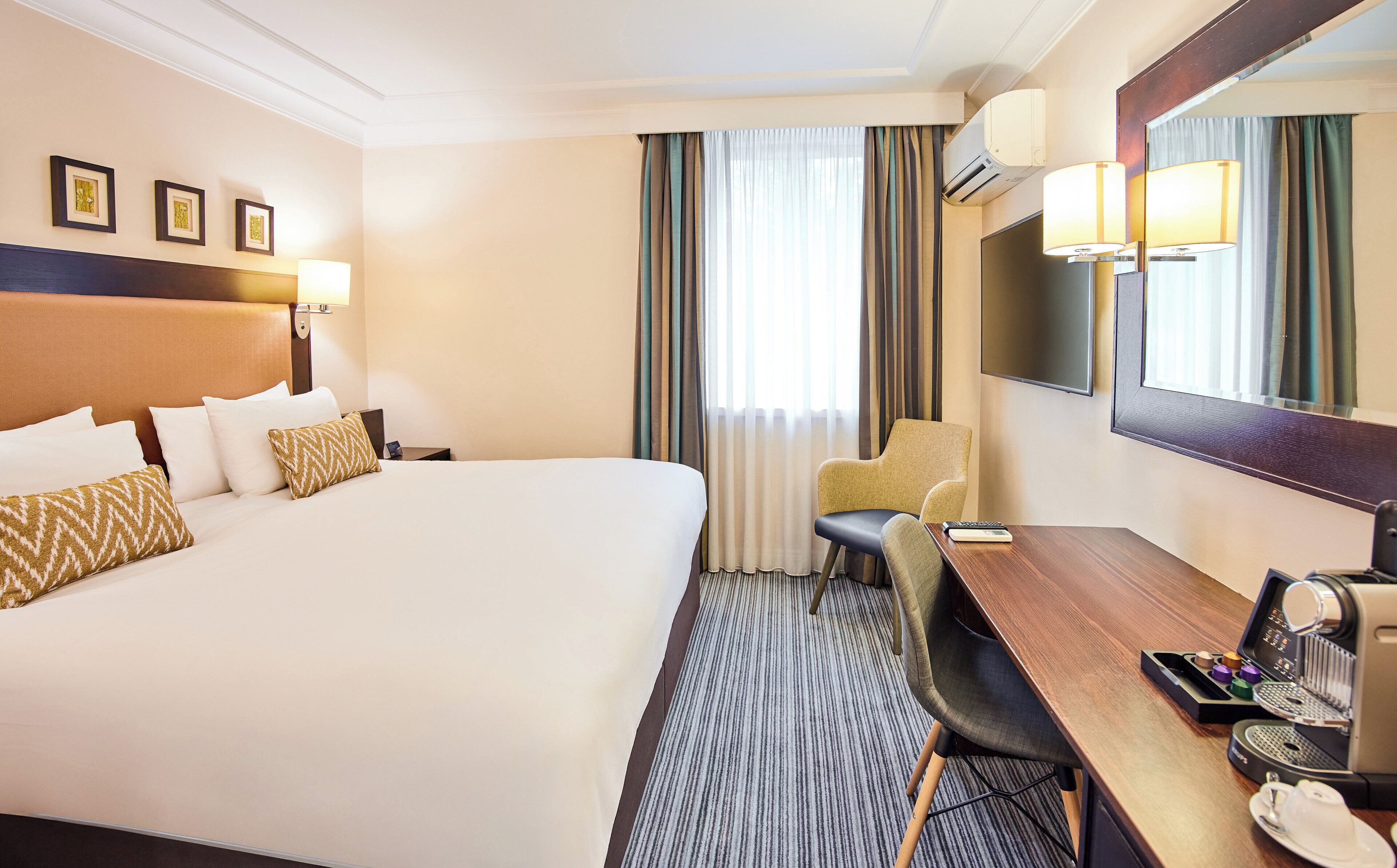 Habitación Deluxe doble, 1 cama de matrimonio grande | Ropa de cama hipoalergénica, caja fuerte, escritorio