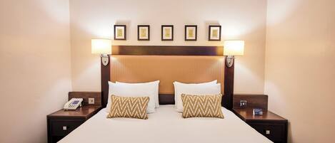 Deluxe Double Room, 1 King Bed | Hypo-allergenic bedding, in-room safe, desk, laptop workspace