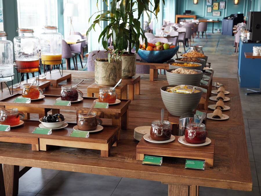 Desayuno buffet diario (GBP 16.50 por persona)