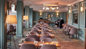 Breakfast, lunch, dinner served; British cuisine