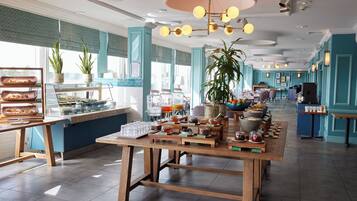 Daily buffet breakfast (GBP 16.50 per person)