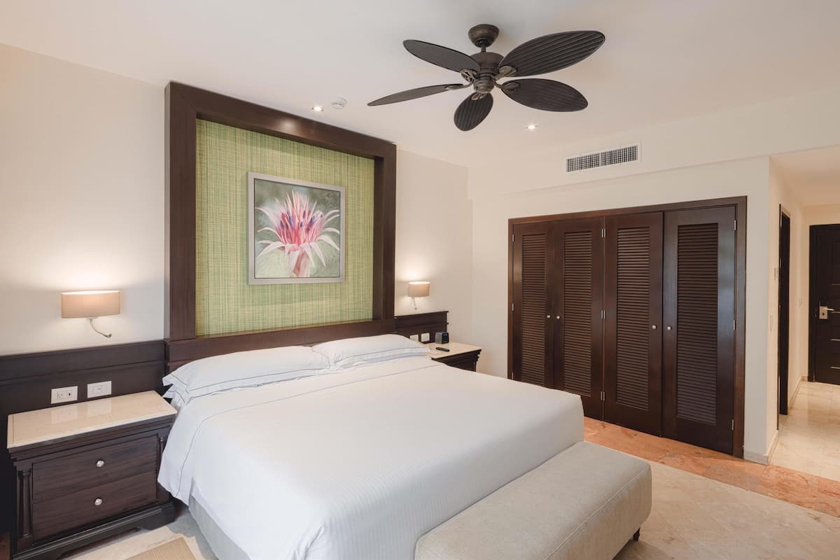 1 bedroom, premium bedding, down comforters, free minibar