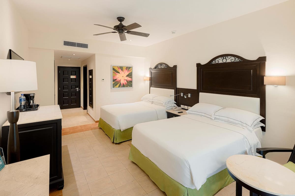1 bedroom, premium bedding, down comforters, free minibar