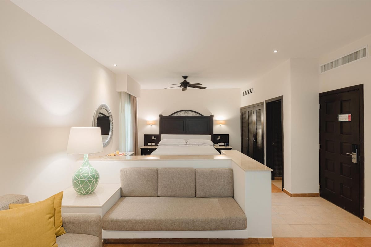 Junior Studio Suite | 1 bedroom, premium bedding, down comforters, free minibar