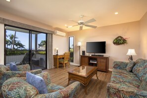 Condo, 1 Bedroom (With 2 bath) | Living area