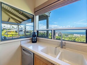 Condo, 2 Bedrooms, Ocean View (706) | Property amenity