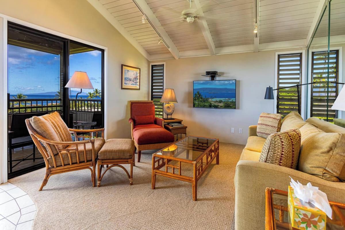 Condo, 2 Bedrooms, Ocean View (910) | Front of property