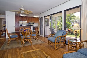 Condo, 1 Bedroom, 2 Bathrooms | Living area