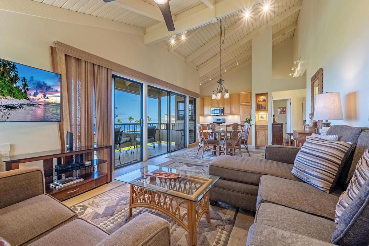 Condo, 2 Bedrooms, Ocean View (706) | Front of property