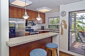 Condo, 1 Bedroom, 2 Bathrooms | Private kitchen