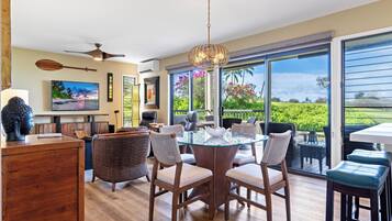 Condo, 2 Bedrooms, Ocean View (1205) | Living area