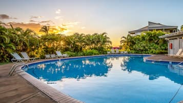 2 piscinas externas