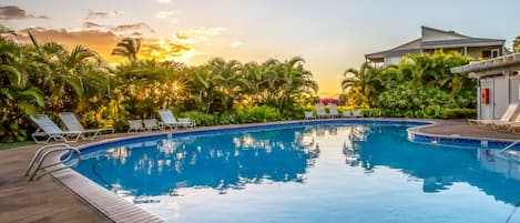 2 outdoor pools