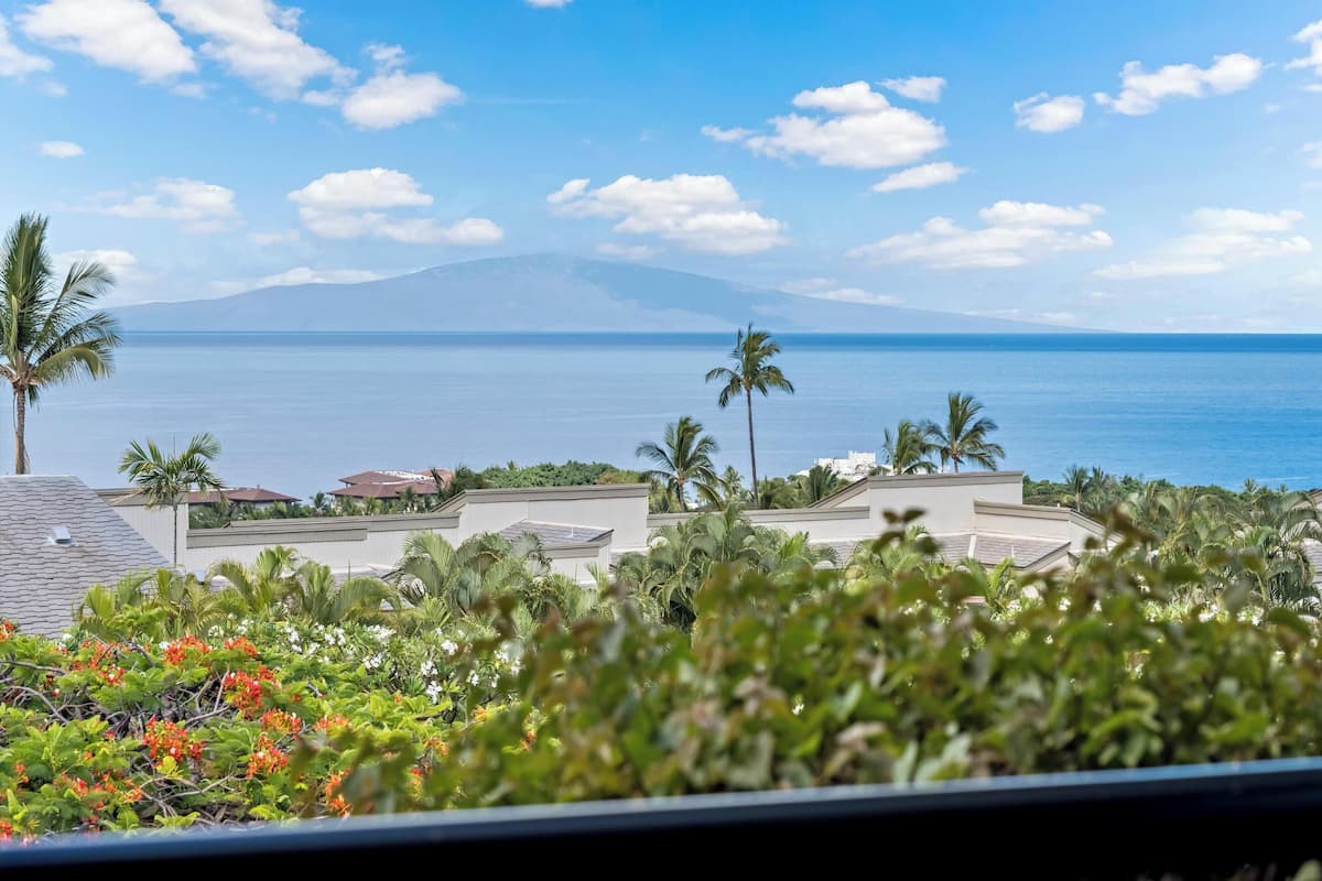 Condo, 2 Bedrooms, Ocean View (1107) | Front of property