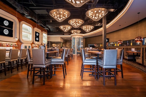 Sandman Signature Vancouver Airport Hotel & Resort