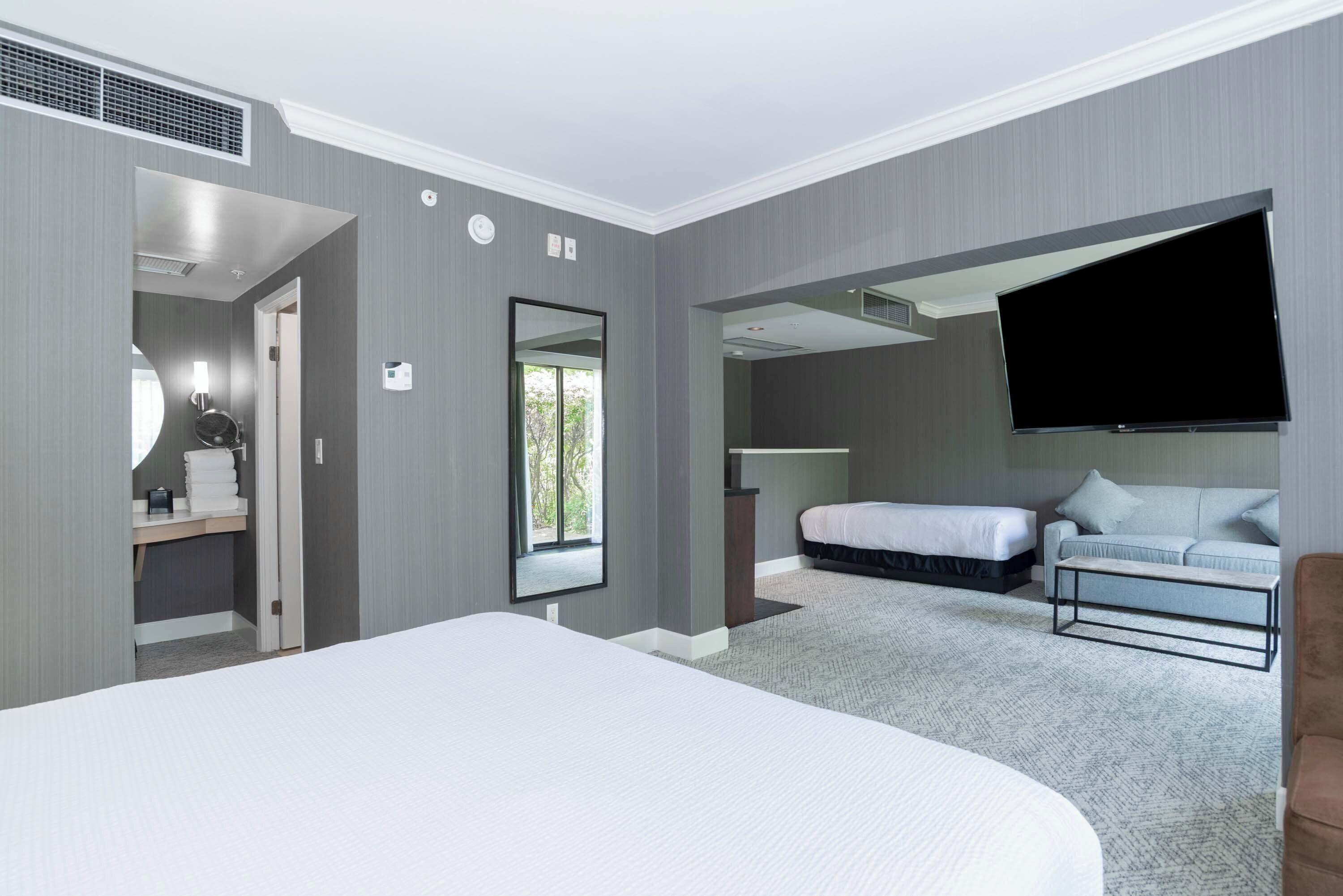 Studio Suite, 1 King Bed, Single Bed, Sofa Bed, Kitchenette