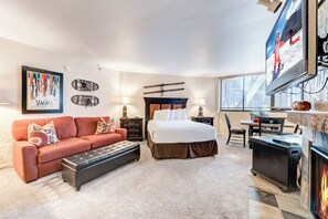 Studio - Queen | Individually decorated, individually furnished, laptop workspace