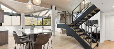 Deluxe Condo | In-room dining