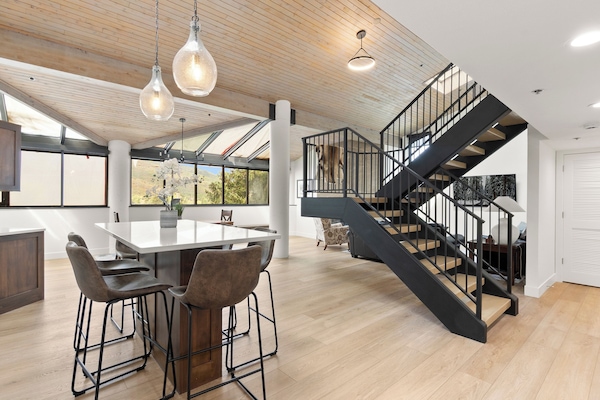 3-Bedroom Condominium 420 | In-room dining