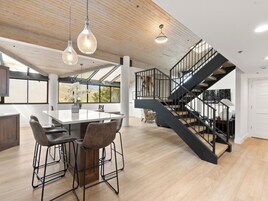 3-Bedroom Condominium 420 | In-room dining