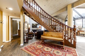 3-Bedroom Condominium #506 | Living area | 27-inch flat-screen TV with cable channels, LCD TV, fireplace